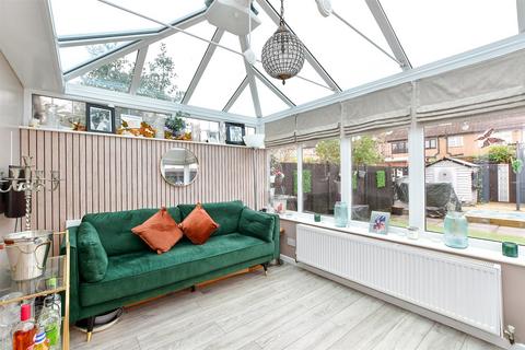 60 Clyde Crescent, Upminster, RM14 1SU