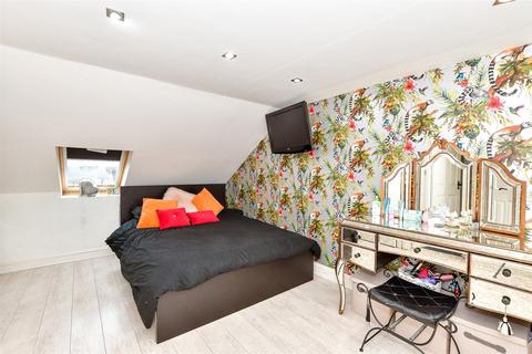 60 Clyde Crescent, Upminster, RM14 1SU