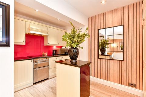 60 Clyde Crescent, Upminster, RM14 1SU