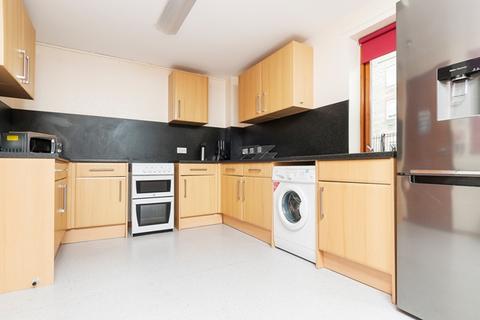 4 bedroom flat to rent, 1421L – West Bryson Road, Edinburgh, EH11 1EH