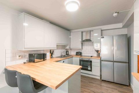 4 bedroom flat to rent, 1424L West Bryson Road, Edinburgh, EH11 1EH