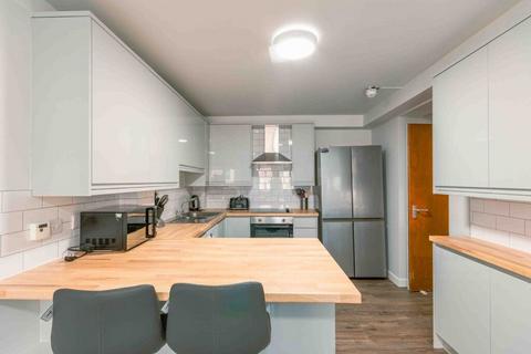 4 bedroom flat to rent, 1424L West Bryson Road, Edinburgh, EH11 1EH