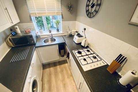 2 bedroom flat for sale - Field Vale Drive, Stockport, Greater Manchester, SK5 6XZ