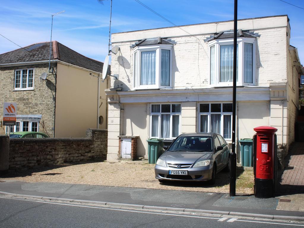 Monkton Street, Ryde, Isle Of Wight. PO33 2BB 2 bed ground floor