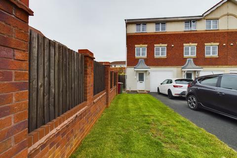 3 bedroom terraced house for sale, Swift Drive, Brigg DN20