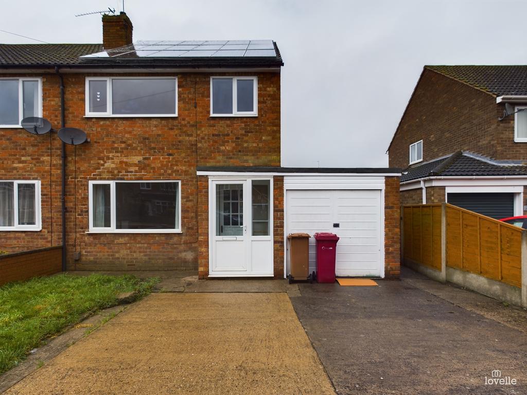 Whitestone Road, Scunthorpe DN17 3 bed semidetached house for sale £