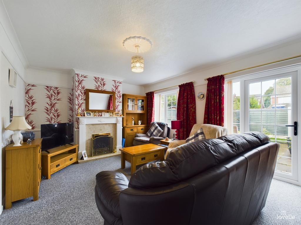 Whitfield Road, Scunthorpe DN17 3 bed semidetached house for sale £