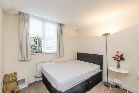2 bedroom flat to rent, Kidderpore Avenue, Hampstead, London, NW3