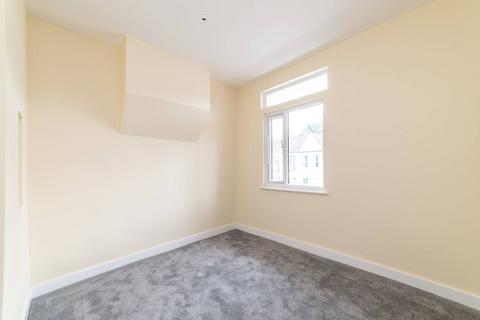3 bedroom flat for sale - Sirdar Road, Hornsey, London, N22