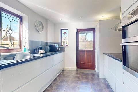 3 bedroom detached house for sale, Swallow Dale, KINGSWOOD, Basildon, Essex, SS16