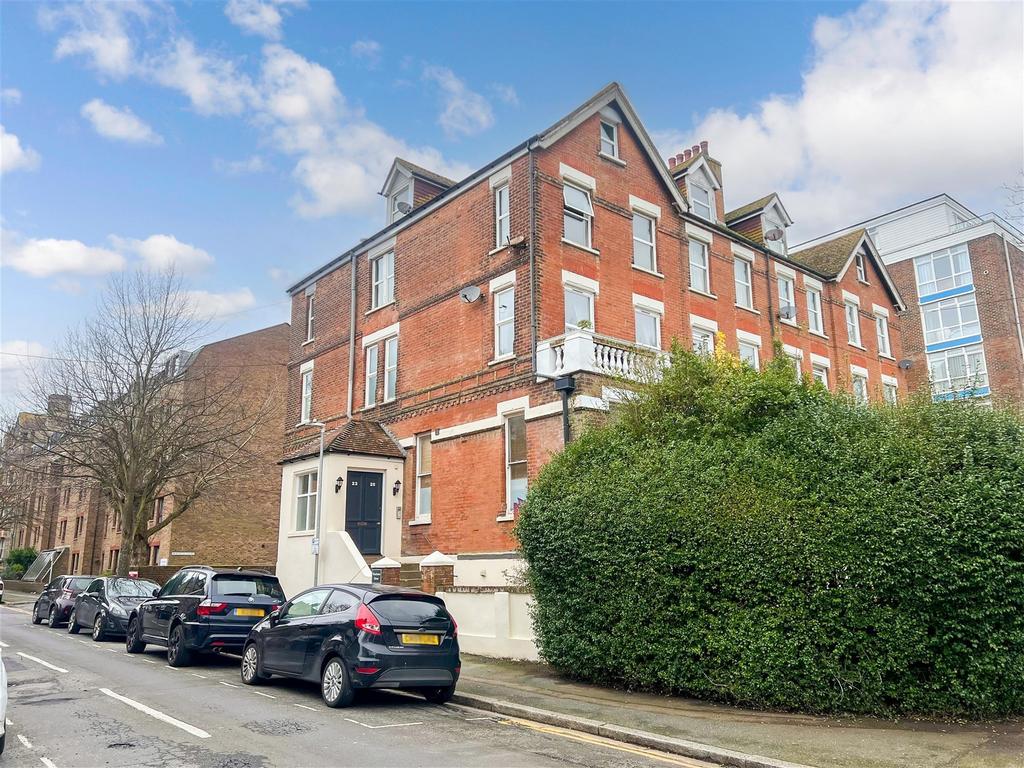 Earls Avenue, Folkestone, Kent 2 bed apartment for sale £220,000