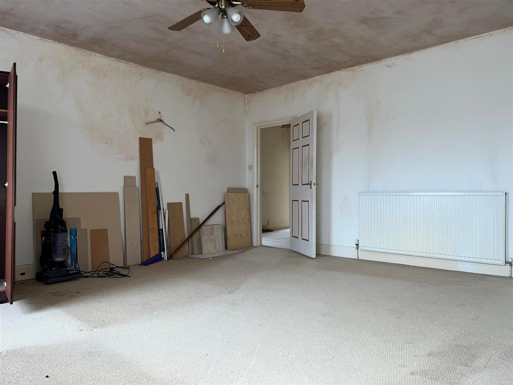 Earls Avenue, Folkestone, Kent 2 bed apartment for sale £220,000
