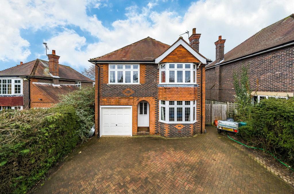 Onslow Village, Guildford GU2 4 bed house £950,000