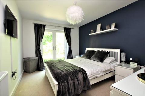 64 Elgin Gardens, Guildford, GU1 1UB