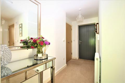 64 Elgin Gardens, Guildford, GU1 1UB