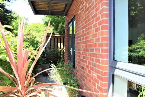 64 Elgin Gardens, Guildford, GU1 1UB