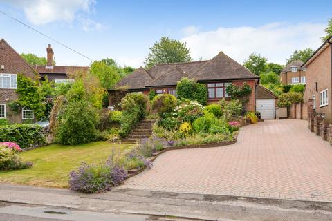 64 Manor Way, Guildford, GU2 7RR