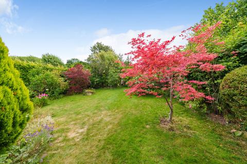 64 Manor Way, Guildford, GU2 7RR
