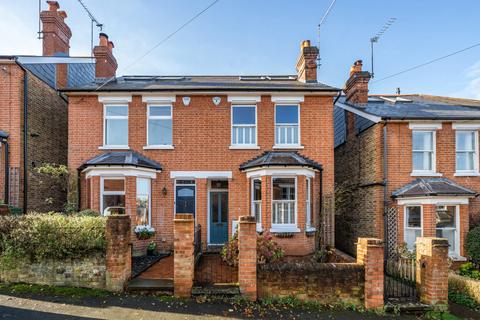47 Agraria Road, Guildford, GU2 4LF