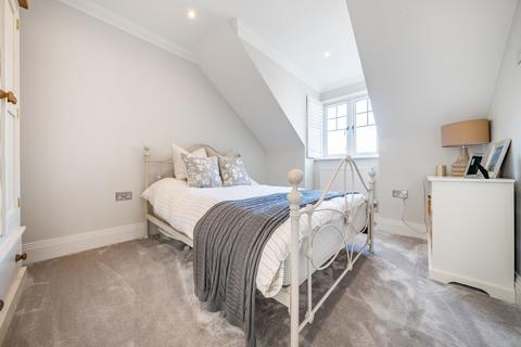 10 Alder Grove, Chilworth, Guildford, GU4 8FA