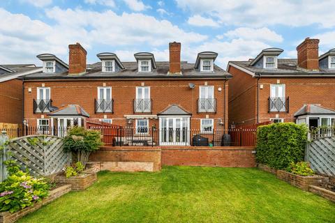 19 Lancaster Avenue, Guildford, GU1 3JR