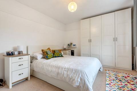 15 Hedgeway, Guildford, GU2 7RB