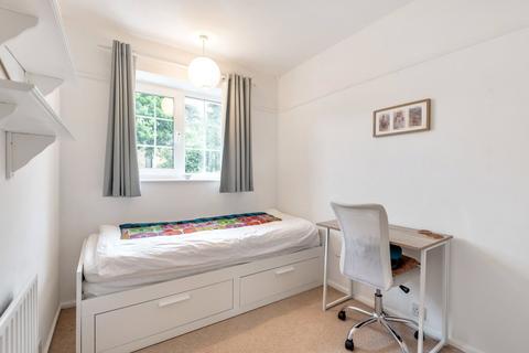 15 Hedgeway, Guildford, GU2 7RB