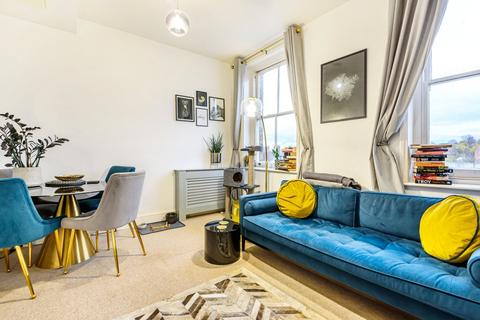 2 bedroom flat for sale - Hunter Road, Guildford GU1