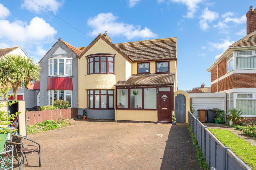 Beatty Road, Great Yarmouth 3 bed semidetached house for sale £240,000