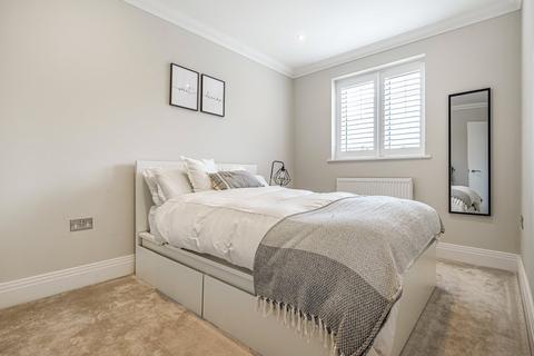 15 Alder Grove, Chilworth, Guildford, GU4 8FA