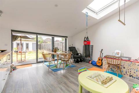15 Worplesdon Road, Guildford, GU2 9RW