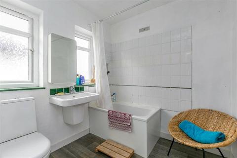 15 Worplesdon Road, Guildford, GU2 9RW