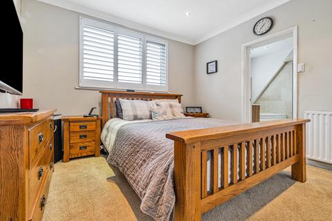 4 bedroom detached house for sale - Bryanstone Avenue, Guildford, Surrey, GU2