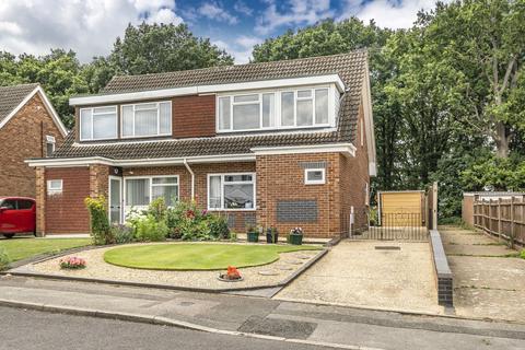 94 Broadacres, Guildford, GU3 3AY