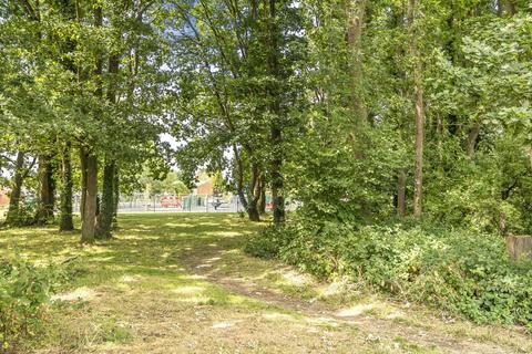 94 Broadacres, Guildford, GU3 3AY