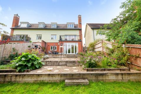 2 Anderson Close, Guildford, GU2 9UX