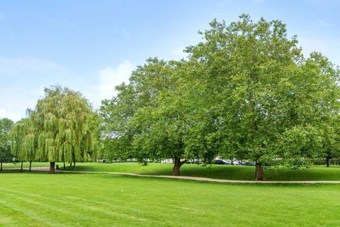 2 Anderson Close, Guildford, GU2 9UX