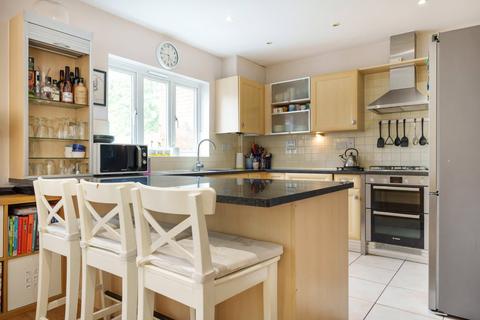 2 Anderson Close, Guildford, GU2 9UX