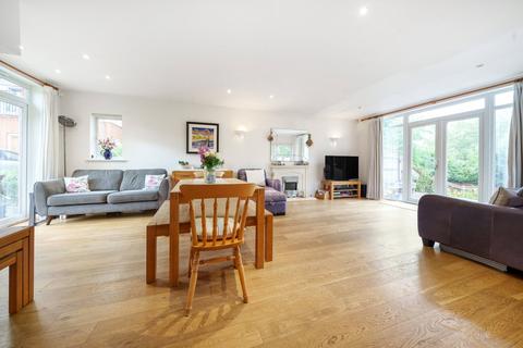 2 Anderson Close, Guildford, GU2 9UX
