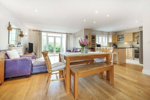 2 Anderson Close, Guildford, GU2 9UX