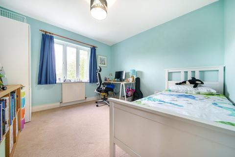2 Anderson Close, Guildford, GU2 9UX