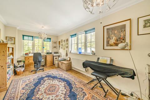 26 Forster Road, Guildford, GU2 9AF
