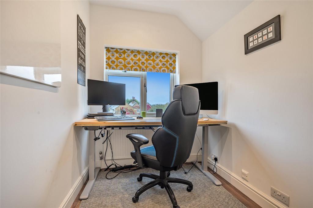 Bedroom 3/Study