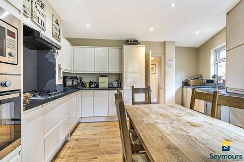 8 Chestnut Road, Guildford, GU1 1HG