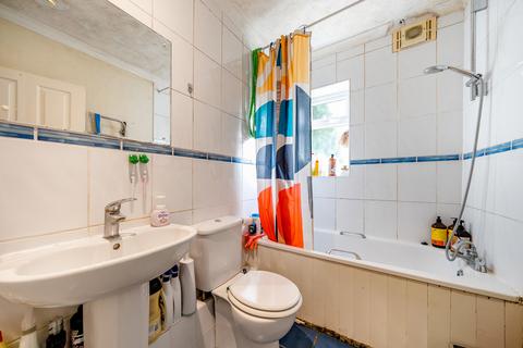 51 Raymond Crescent, Guildford, GU2 7SU