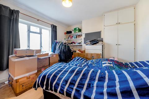 51 Raymond Crescent, Guildford, GU2 7SU