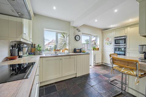 10 Ardmore Avenue, Guildford, GU2 9NJ