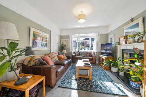 10 Ardmore Avenue, Guildford, GU2 9NJ