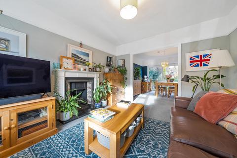 10 Ardmore Avenue, Guildford, GU2 9NJ