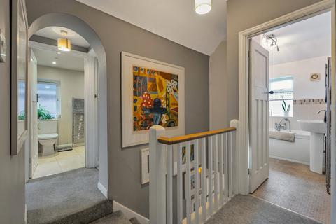 10 Ardmore Avenue, Guildford, GU2 9NJ